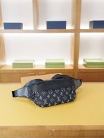 Lv 路易威登 官网同步 高版本 胸包 腰包 永恒不过时的标志性产品 纯原单布料 配牛皮 顶级五金制作 非市面普通版本 贸易公司订单货 全部实拍 实用性非常高
