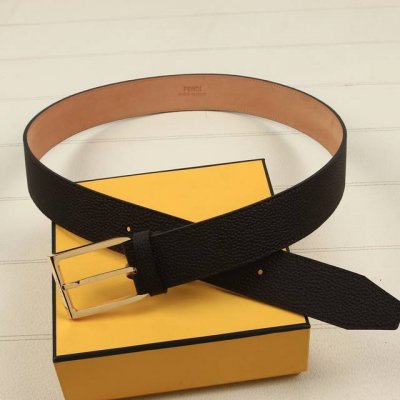 Fendi 宽40Mm 原单进口双面头层小牛皮，搭配原版纯铜针扣，手感.油边近乎完美，质感无可挑剔，出众的细节，高清实拍，货真价实，品质保证。
