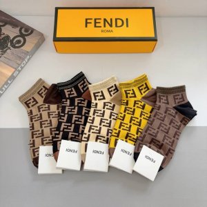 配包装 一盒5双 Fendi 芬迪 双Ｆ字母经典短筒袜子，实用好穿 柔软透气，时尚百搭款，大牌出街。