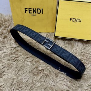 Fendi 芬迪 全套包装 专柜同款 宽4.0Cm 双环正反用腰带 Ff按钉搭扣 黑色Cuoio Romano皮革材质 反面面料带有烟草黄和黑色Ff图案 四方金