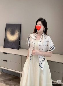 新款 Chanel 官网同步 双面同色蝴蝶结 18姆米 2025新品方巾必须征服它今年丝巾的戴法 一下子特别了许多 话题度太高只要营业 穿搭必出圈 大胆尝试了一