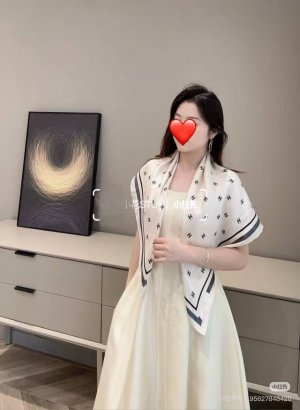 新款 Chanel 官网同步 双面同色蝴蝶结 18姆米 2025新品方巾必须征服它今年丝巾的戴法 一下子特别了许多 话题度太高只要营业 穿搭必出圈 大胆尝试了一