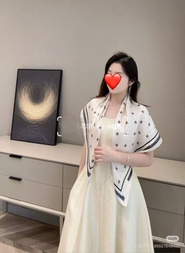 新款 Chanel 官网同步 双面同色蝴蝶结 18姆米 2025新品方巾必须征服它今年丝巾的戴法 一下子特别了许多 话题度太高只要营业 穿搭必出圈 大胆尝试了一