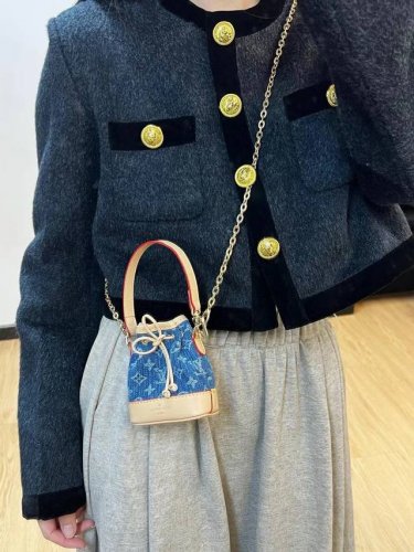 配链条新品 Micro Noe 包饰 斜挎Mini包包钥匙扣 Louis Vuitton 路易威登Lv迷你牛仔水桶包挂件钥匙扣 可放蓝牙耳机 口红 本款Micr