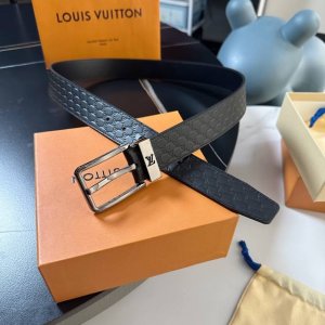 原版包裝1.0 L0Uis Vuitt0N 今季新品 男士原單腰帶 寬度35毫米 雙面選用進口小牛皮 帶身壓飾帶有小標誌 搭配經典款針扣 簡約大方 百搭款