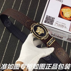 品名：范思哲.Ver Sace双面用 型号：认准如图专柜包装，赠送打孔器 材料：百分百头层牛皮，保证真皮。美人头钢扣，镶钻工艺双面可用专柜同等质量， 送人自用首