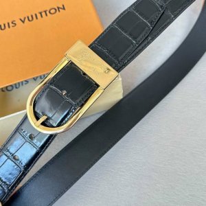 L0Uis Vuitt0N 今季新品 男士原單腰帶 寬度35毫米 经典双面牛皮压荔枝纹 搭配低调针扣五金 适合沉稳低调的男神使用