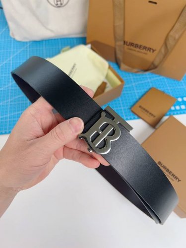 特 巴宝莉 TB系列 全套包装 意大利原厂皮料 双面两用 尺寸4.0cm 五金进口炉内五金，