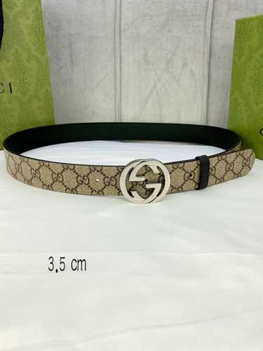 特 宽度3.5 cm gucci Marmont系列每一季都会推陈出新，为灵感源于70年代的标志性GG配件注入现代精髓。Supreme帆布印花 腰带反面采用黑色