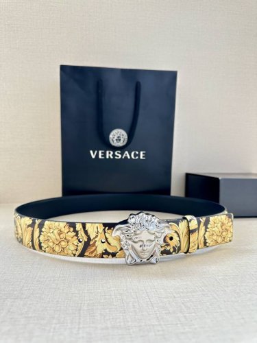 宽度3.8Cm Versace 皮带，配有立体La Medusa双面搭扣，一面饰有Barroco印花。 La Medusa搭扣 腰带环 底面料：100%牛皮