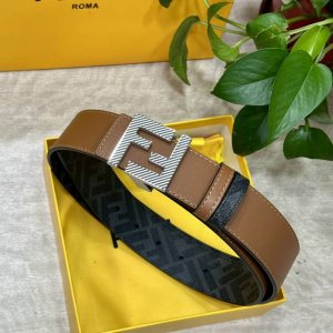 Fendi 芬迪 专柜同款 宽4.0Cm 双环正反用腰带 F按钉搭扣 土黄色cuoio Romano皮革材质 反面面料带有烟草黄和黑色ff图案 黑色珐琅金属饰面