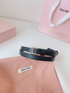升级原版定制 miu Miu 22 金属镂空微标.机简主义风格的皮革腰带 小牛皮材质 柔软腰带 金属搭扣 1.5Cm 码数75 80 85 90 95 100
