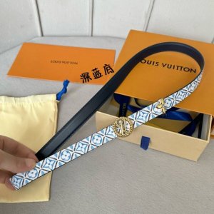 寬：20Mm 驢家新品 特別限定女士腰帶 皮帶採用雙面設計 帶身帆布面襯托荔枝紋牛皮 全新搭扣以金色金屬打造 末端則以金色花卉圖案完美點綴. 多色選