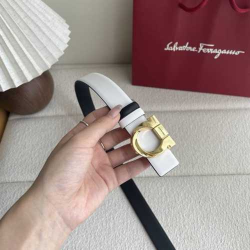 Ferragamo菲拉格慕现代经典 焕新演绎 双面双色设计彰显个性型格 配以抛光金色Gancini扣饰 镶式花边富有妙趣 增添精致活力 双面可用 宽2.5Cm