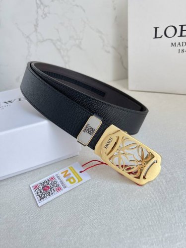 品名：罗意威.Loewe 腰带自动带 皮带 型号：纯钢材质亮面自动扣，自动带身，尾部外穿款 材料：百分百头层牛皮，保证真皮。24K纯钢扣，永不掉色专柜同等质量，