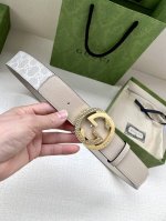 宽度4.0 Cm Gg Marmont系列每一季都会推陈出新，为灵感源于70年代的标志性原版Gg6.0Cm钢扣配件注入现代精髓。这款头层牛皮腰带 给你带来更多造