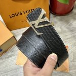 Lv.路易威登 宽40Mm双面原版小牛皮 搭配单钌钯电镀扣 完美的手感.油边 出众的设计.风格 高贵奢华 时尚大方 高清实拍 货真价实 品质保证 双面用