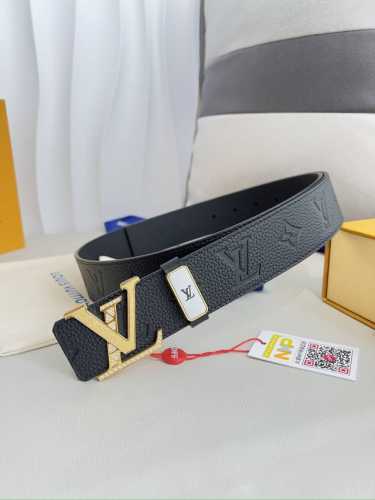 品名： Lv..路易..威登腰带皮带原单 型号：挂扣，经典纯钢材质镶钻字母挂扣，头层牛皮，图片实物拍摄 材料：头层牛皮，挂扣系列，纯钢材质扣头，钯镀电镀工艺永不
