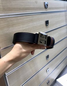 配送专柜包装 打孔针 批 宽35Mm，原单进口小牛皮 头层牛皮，搭配原单钌钯电镀Gg扣，手感.油边近乎完美，原产皮料定制，质感无可挑剔，出众的细节，高清实拍，货