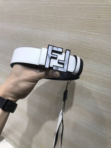 配送专柜包装 打孔针 特批 新款 Fd 宽38 Mm 支持Nfc 芯片扫描，标志造型皮带，原版亮面间色 亚克力F铆钉扣，进口原版小牛皮压花制成，镀金表面金属制品