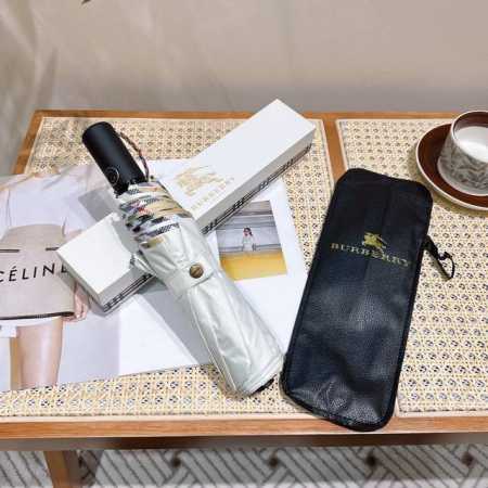 Burberry 巴宝莉 年度巅峰之作 经典 高雅 时髦 这就是被称为英国Burberry风格所在 巴宝莉晴雨伞特别值得骄傲就是其超强的防晒功能 遮光率 Uv遮 - 点击图像关闭