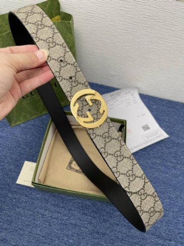 品牌 古驰 Gucci 特 描述 采用高级gucci Signature真皮精制而成，触感厚实，饰以双g商标带扣。腰带为意大利尺寸，请在购买前参阅腰带尺寸指南.