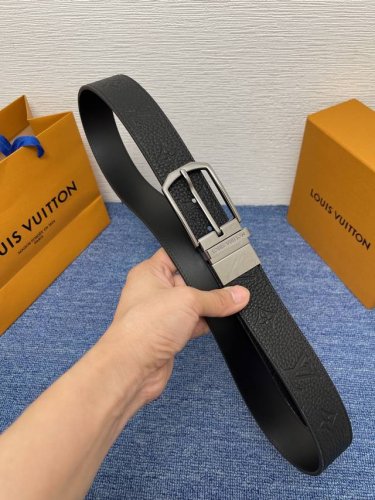 Louis Vuitton驴牌 ：经典原单品质，新款荔枝纹原版平纹底，搭配原单精品针扣，精工制作，细节看图，实物拍摄，高端奢华，宽度3.5Cm