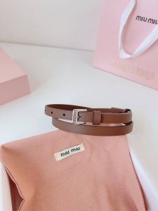 升级原版定制 miu Miu 22 金属镂空微标.机简主义风格的皮革腰带 小牛皮材质 柔软腰带 金属搭扣 1.5Cm 码数75 80 85 90 95 100