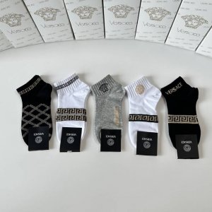 特 配专柜包装 Versace 范思哲 新款中短款堆堆袜袜子！一盒五双，专柜同步筒袜袜子，大牌出街，潮人必备超好搭