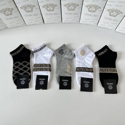 特 配专柜包装 Versace 范思哲 新款中短款堆堆袜袜子！一盒五双，专柜同步筒袜袜子，大牌出街，潮人必备超好搭