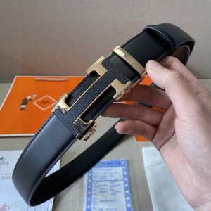 品牌：爱马仕 等级：原版品质.定制牛皮 专柜售经典爆款开模。油边精致 手感柔软.实物拍摄无修饰 上身效果超好、长度可裁剪.配专柜全套包装.送礼自带首选 扣头：广