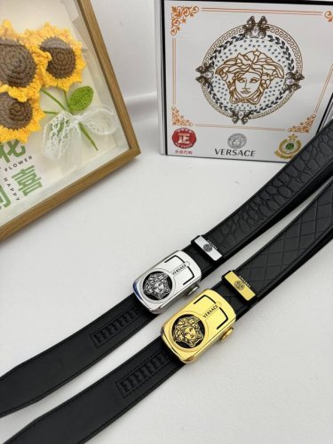 品名：Versace.范思哲 自动带 材质：原单牛皮腰带 百分百头层牛皮腰带保证真皮，24K纯钢扣，专柜原单品质、做工精细，时尚大牌，送人自用首选 包装： 请认