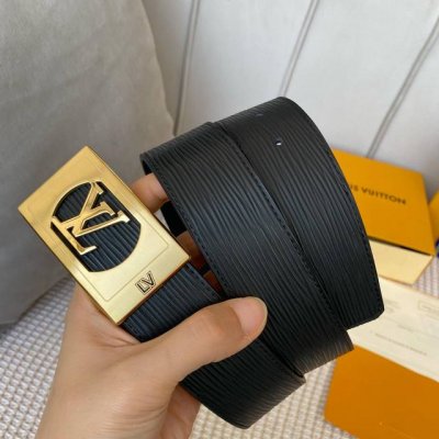 原版包裝 L0Uis Vuitt0N 專櫃最新升級版本 寬度40Mm 原廠小牛皮水波纹面 進口柔軟小牛皮底 搭配新型字母搭扣 百搭易襯！