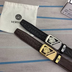 品名：Versace.范思哲 材质：原单牛皮腰带 百分百头层牛皮腰带保证真皮，24K纯钢扣，专柜原单品质、做工精细，时尚大牌，送人自用首选 包装： 请认准如图专