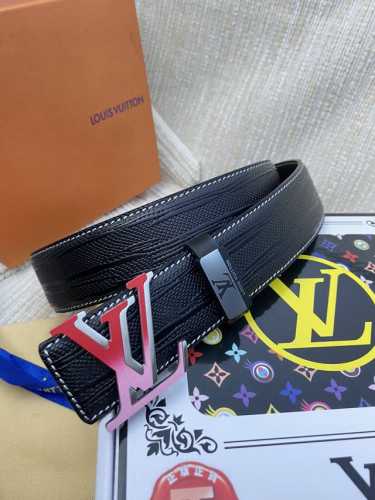 品名：Lv..路易..威登原单 材质：原单牛皮腰带 百分百头层牛皮腰带保证真皮，24K纯钢扣，专柜原单品质、做工精细，时尚大牌，送人自用首选 包装： 请认准如图