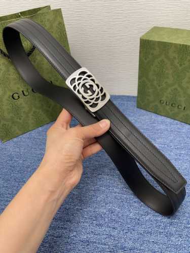 古奇 Gucci进口小牛皮，手感细腻柔软，搭配纯钢精品自动扣，男士必备！宽度：3.5Cm