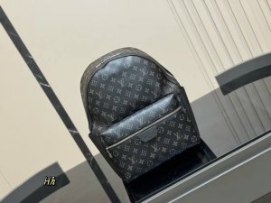 好物推荐／高颜值双肩包／ Lv Discovery Lv最好看的双肩包出差旅行必备 休闲商务都可驾驭 容量超大超能装大热门款 个人认为这是一款最合适男士的包包