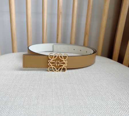 特P200 爆款 Loewe （罗意威）专柜最新同款腰带[庆祝][庆祝] 宽：2.8Cm 选用光滑牛皮革双面腰带 配有Anagram针扣五孔调节 卓越的工艺 个 - 点击图像关闭