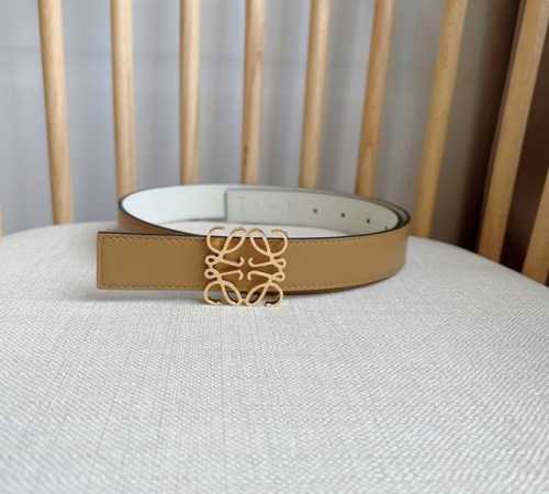 特P200 爆款 Loewe （罗意威）专柜最新同款腰带[庆祝][庆祝] 宽：2.8Cm 选用光滑牛皮革双面腰带 配有Anagram针扣五孔调节 卓越的工艺 个
