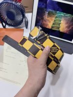 品名： Lv..路易..威登腰带皮带原单特 型号：挂扣，经典纯钢材质挂扣，头层牛皮，图片实物拍摄 材料：头层牛皮，挂扣系列，纯钢材质扣头，钯镀电