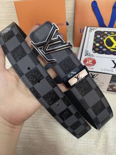 品名：Lv..路易..威登原单 材质：原单牛皮腰带 百分百头层牛皮腰带保证真皮，24K纯钢扣，专柜原单品质、做工精细，时尚大牌，送人自用首选 包装： 请认准如图