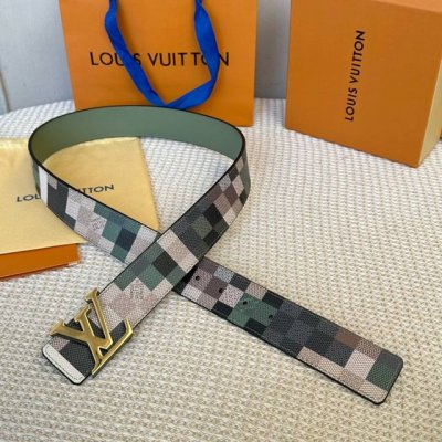 寬：40Mm 驢家新品 驢家出品 男士新品腰帶 皮帶面飾有迷彩格子紋圖案 搭配墨綠色小牛皮底 全新凹凸設計掛扣五金搭扣 雙面可用 以一當二