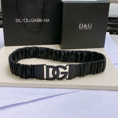 Dg 徽标卷褶牛皮弹力腰带，整体包裹软质卷褶牛皮覆层，风格干练摩登，浅金色、银色 电镀金属 Dg 徽标搭扣 4Cm 尺寸S M L Xl