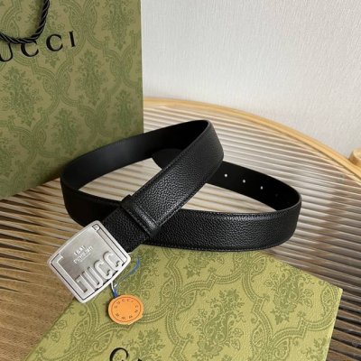 G家 宽度3.5 男士腰带 各式百搭单品继续为Gucci 2024早春系列添姿加彩。这款时尚腰带以黑色皮革匠心呈现，配以由钯金色调金属打造的Gucci铭牌腰带扣