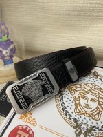 品名：Versace.范思哲 材质：原单牛皮腰带 百分百头层牛皮腰带保证真皮，24K纯钢扣，专柜原单品质、做工精细，时尚大牌，送人自用首选 包装