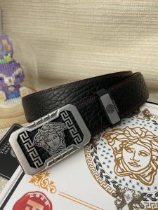 品名：Versace.范思哲 材质：原单牛皮腰带 百分百头层牛皮腰带保证真皮，24K纯钢扣，专柜原单品质、做工精细，时尚大牌，送人自用首选 包装