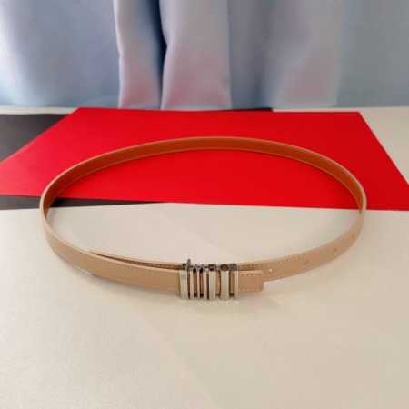 Loewe新款 小牛皮腰带，亮面Loewe五金扣。正面条形码设计，侧面立体字母Loeme ，宽1.5Cm。 - 点击图像关闭