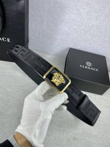 宽度3.8Cm 范思哲 意大利设计师gianniversace于1978年推出了他的同名系列，将一种自信和强有力的时尚态度注入到他的地中海风格男装设计之中。如今