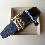 品牌:博柏利 价格:特 尺寸:带宽38Mm 正品尺寸 五金材质:专柜精品扣，真空电镀，工艺精细 带身材质:天然头层牛皮，质感十足，手感柔软。时尚个性，经典百搭！