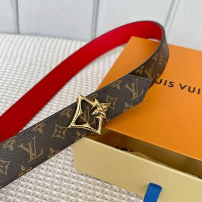 L0Uis Vuitt0N 今季新品 女士原單腰帶 寬度30毫米 經典小花Pvc帆布面搭配荔枝紋牛皮壓花 搭配新款精钢五金 可雙面佩戴 百搭款